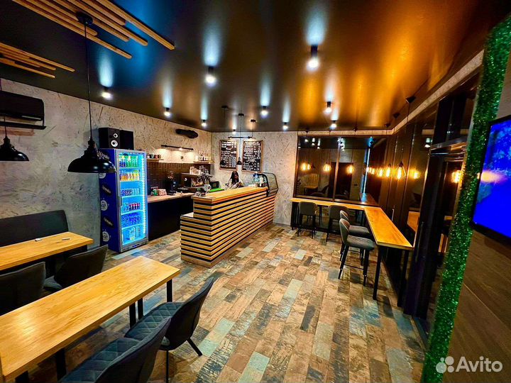 Бариста в кофейню