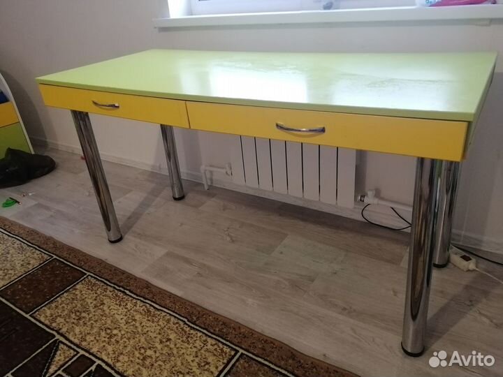 Письменный стол