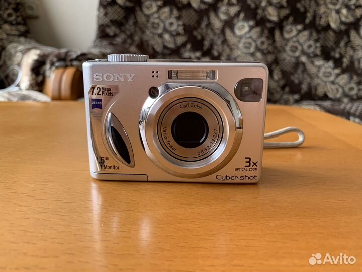 Цифровой фотоаппарат Sony DSC-W7