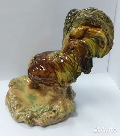 Петух во дворе, обливная керамика, старая Гжель