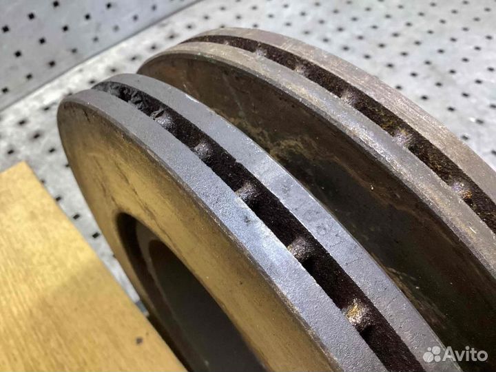 Диск тормозной передний Volkswagen Passat