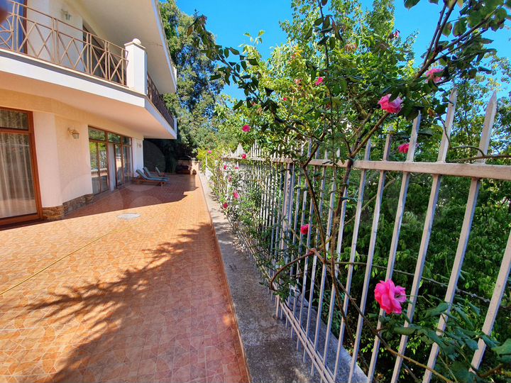 3-к. квартира, 140 м², 1/3 эт.