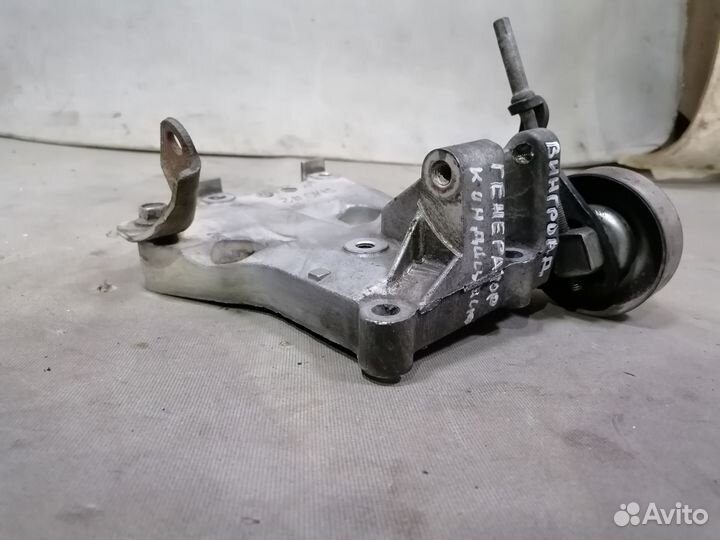 Кронштейн генератора Nissan Wingroad Y11 2001-2005