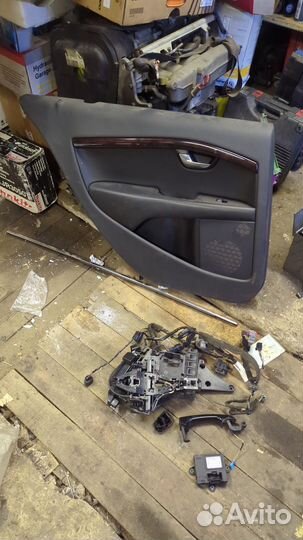 Задняя левая дверь Volvo s80