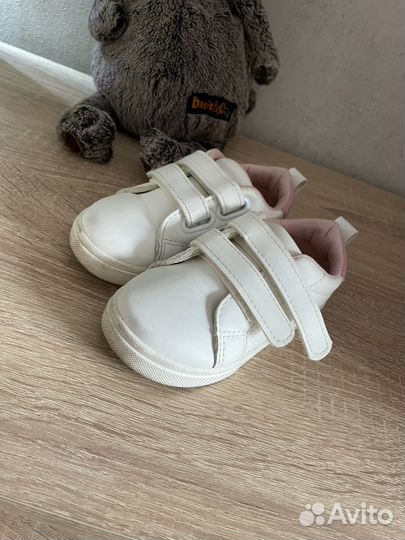 Кроссовки для девочки
