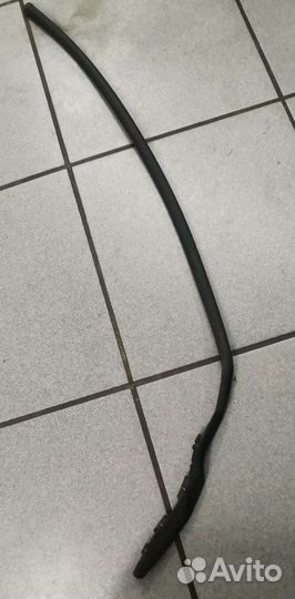 Porsche cayenne 958 уплотнитель резинка задняя лев