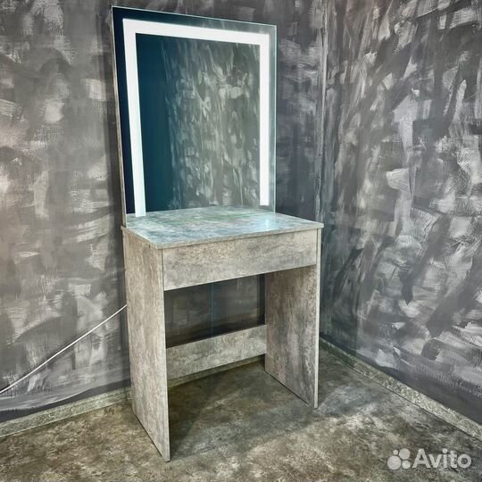 Туалетный столик