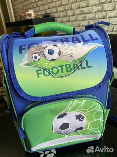 Ранец школьный для мальчика новый