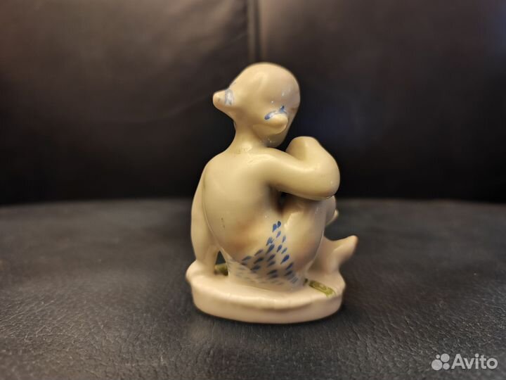 Фарфоровая фигурка, Девочка с мячиком 9 см. лфз
