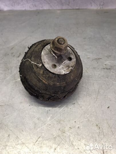 Подушка двигателя BMW 7 Е32 3.0L 1988г.в