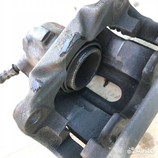 Суппорт передний правый Renault Laguna 1