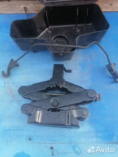 Домкрат на автомашину рено канго