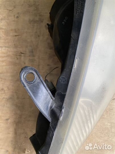 Фара левая Toyota Estima (MCR30) 2000-2005