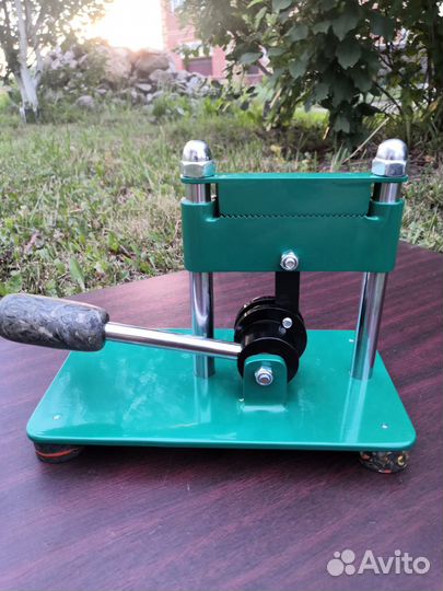 Укупорщик алюминиевых туб