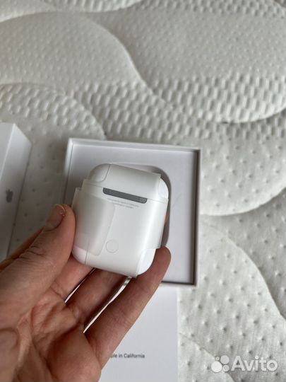 Беспроводные наушники apple airpods
