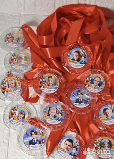 Медали и розетки