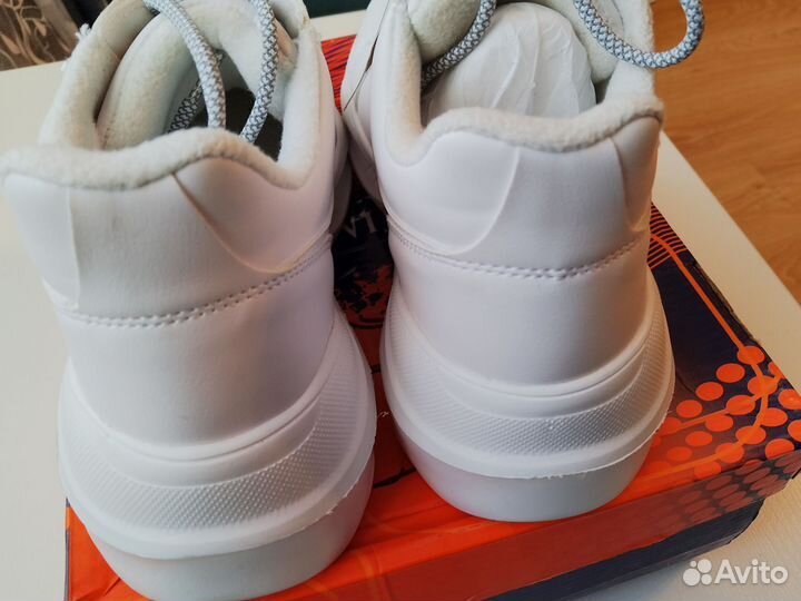 Кроссовки новые 38 на флисе утепленные
