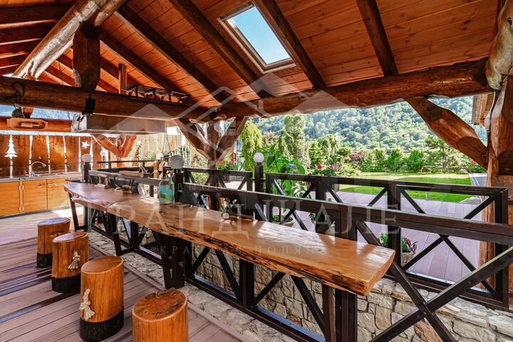 Дом 520 м² на участке 8 сот.