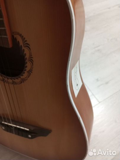 Акустическая гитара