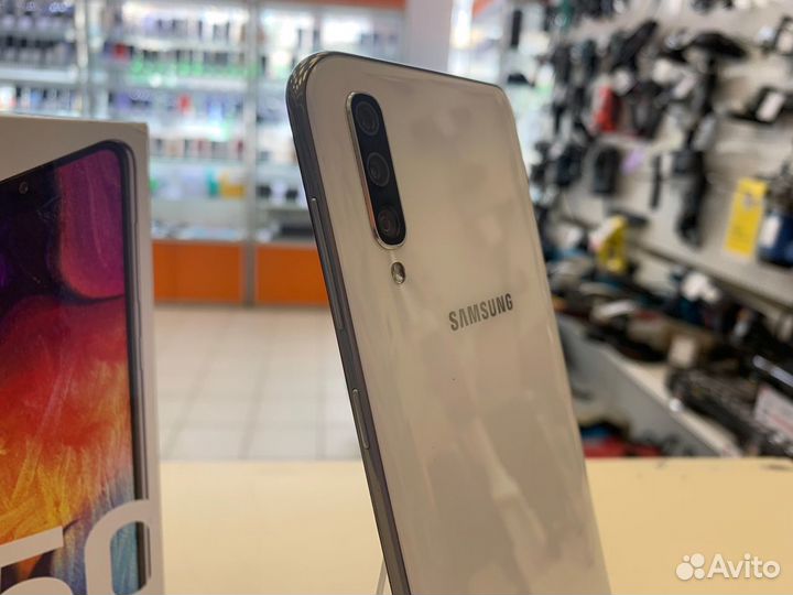 Samsung Galaxy A50, 4/64 ГБ