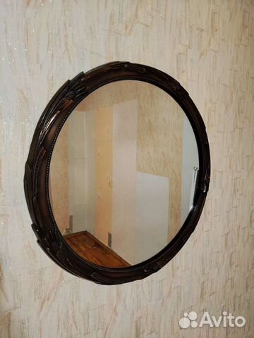 Зеркало в металлической оправе