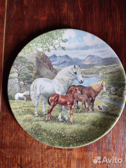 Тарелка коллекционная Лошадь Жеребёнок