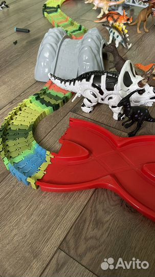 Гибкий трек с динозаврами Мир Юрского периода