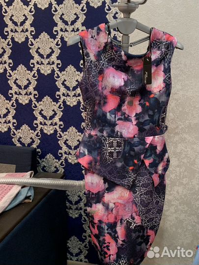 Платье брендовое 44