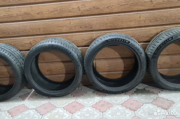 Michelin Pilot Sport 4 S 245/40 R19 и 275/35 R19 198VR