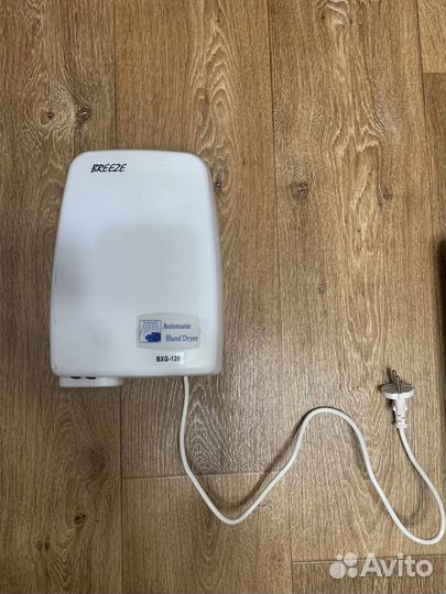 Сушилка рук Breeze bxg-120