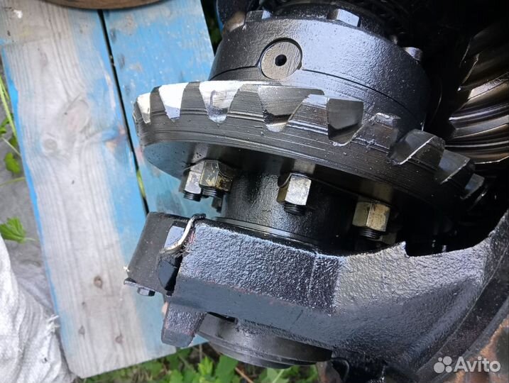 Продам редуктор и полуося от заднего моста маз