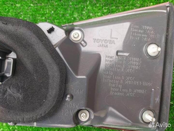 Стоп сигнал в крышку багажника Lexus GS 2011-2015