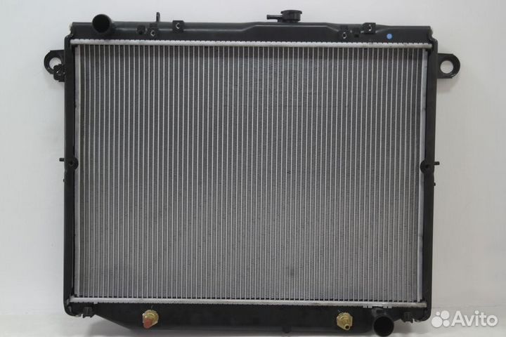Радиатор охлаждения Тойота Лэнд Крузер 100 1hdfte