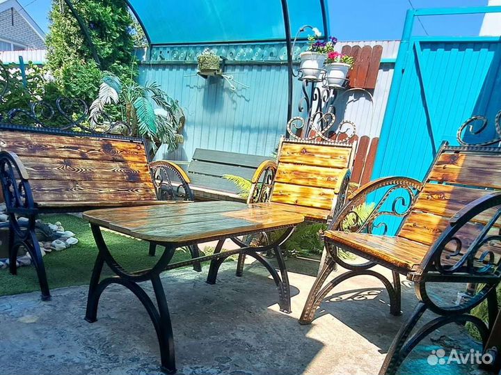 Садовая мебель из дерева и металла