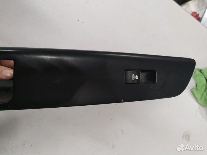 Кнопка стеклоподъемника передняя правая Kia Ceed 1