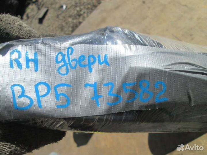 Уплотнительная резинка стекла правая Subaru Legacy