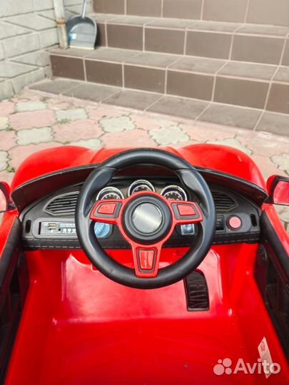 Детский автомобиль на аккумуляторе