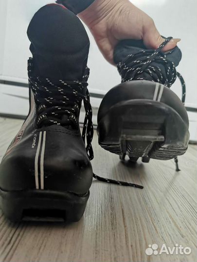Лыжные ботинки р. 35 (22см)