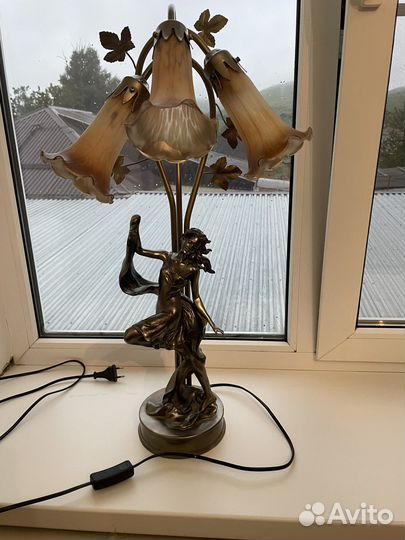 Лампа настольная