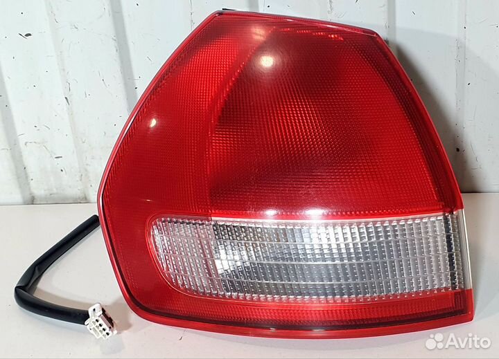 Фонарь левый в крыло Nissan Wingroad Y11