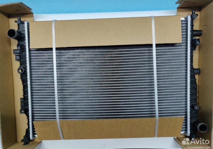 Радиатор охлаждения(с отверстием под датчик) JAC/M