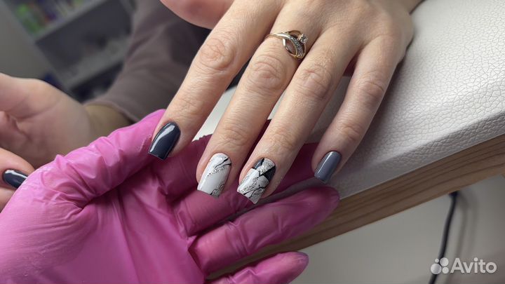 Модель на маникюр