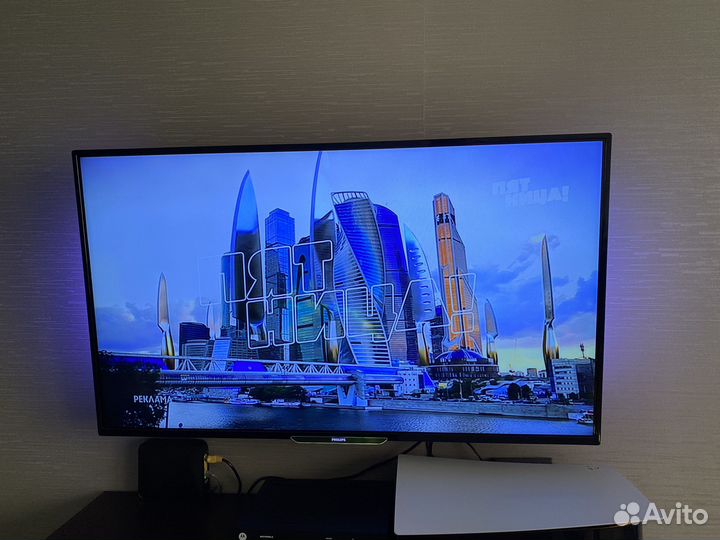 Телевизор Philips 42 Ambilight