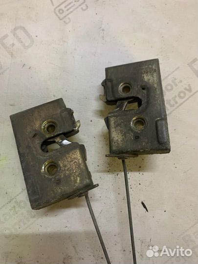 Замок двери задней Volkswagen Passat B3 1988