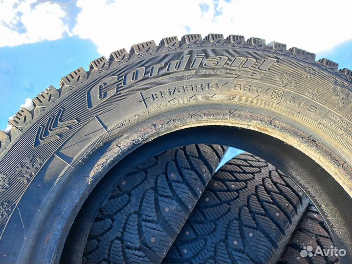 Покрышка на авто