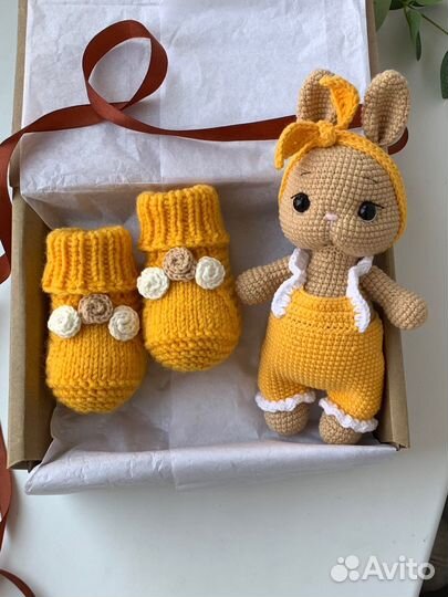 Вязаный набор для новорожденного Зайка в наличии