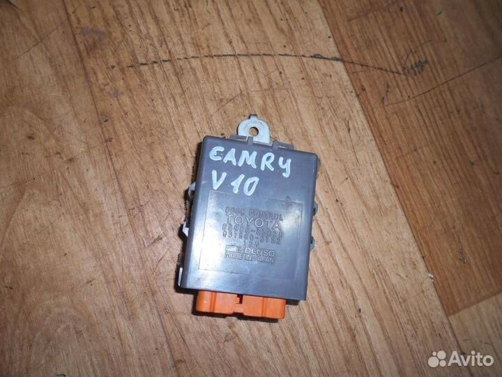 Блок управления центральным замком Toyota Camry V