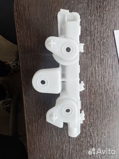 Кронштейн переднего бампера правый renault kaptur