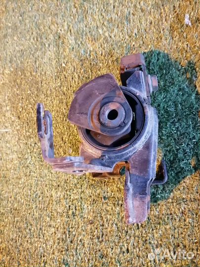 Опора двигателя (подушка двс) левая B25E-39-070C M