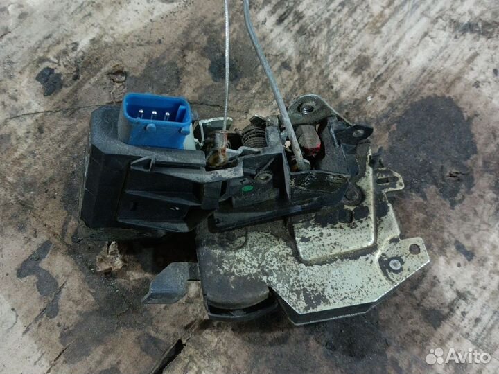 Замок двери задней правой BMW 5 E34